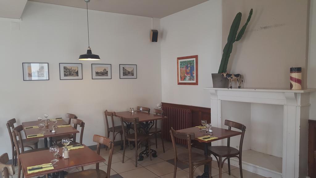 Au Pigeon Blanc Hotel Andouille Bagian luar foto